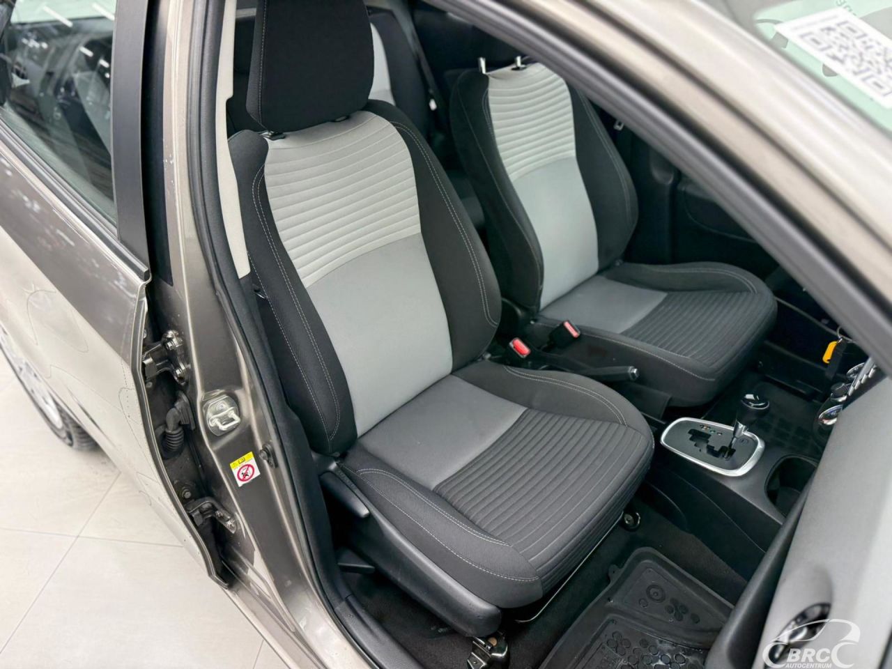 Toyota Yaris | 16