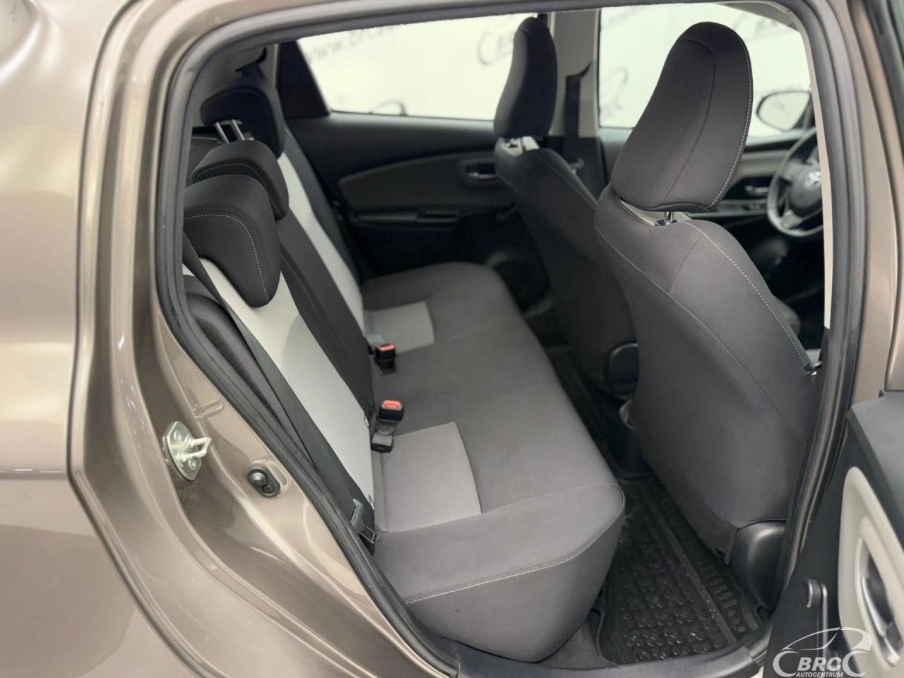 Toyota Yaris | 18