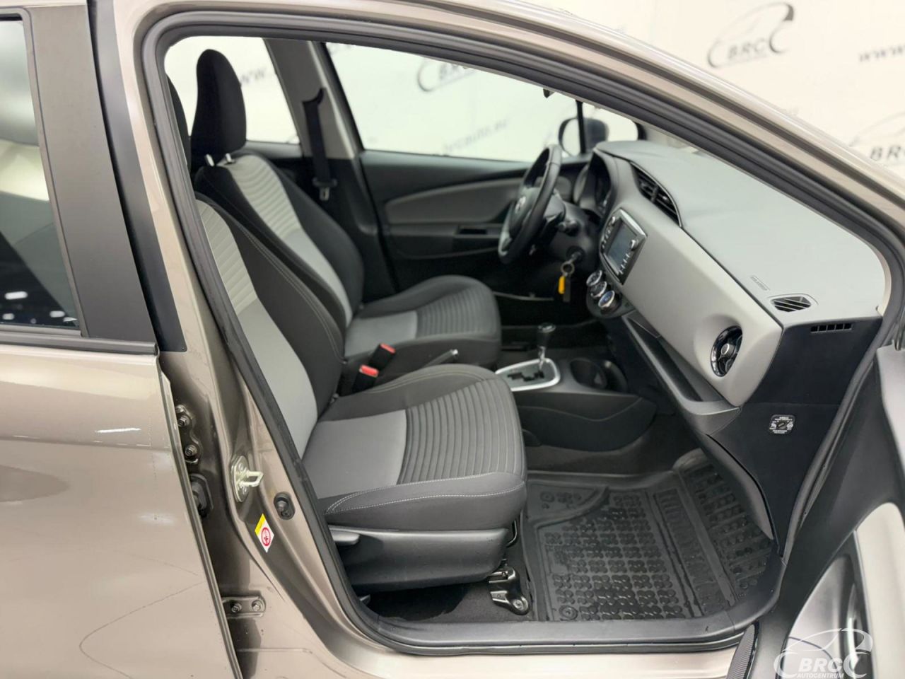 Toyota Yaris | 17