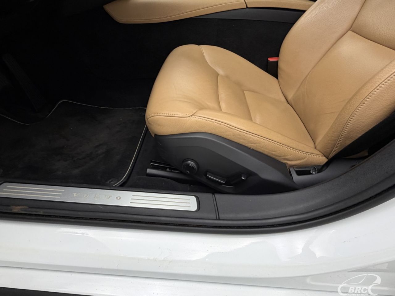 Volvo S90 | 23