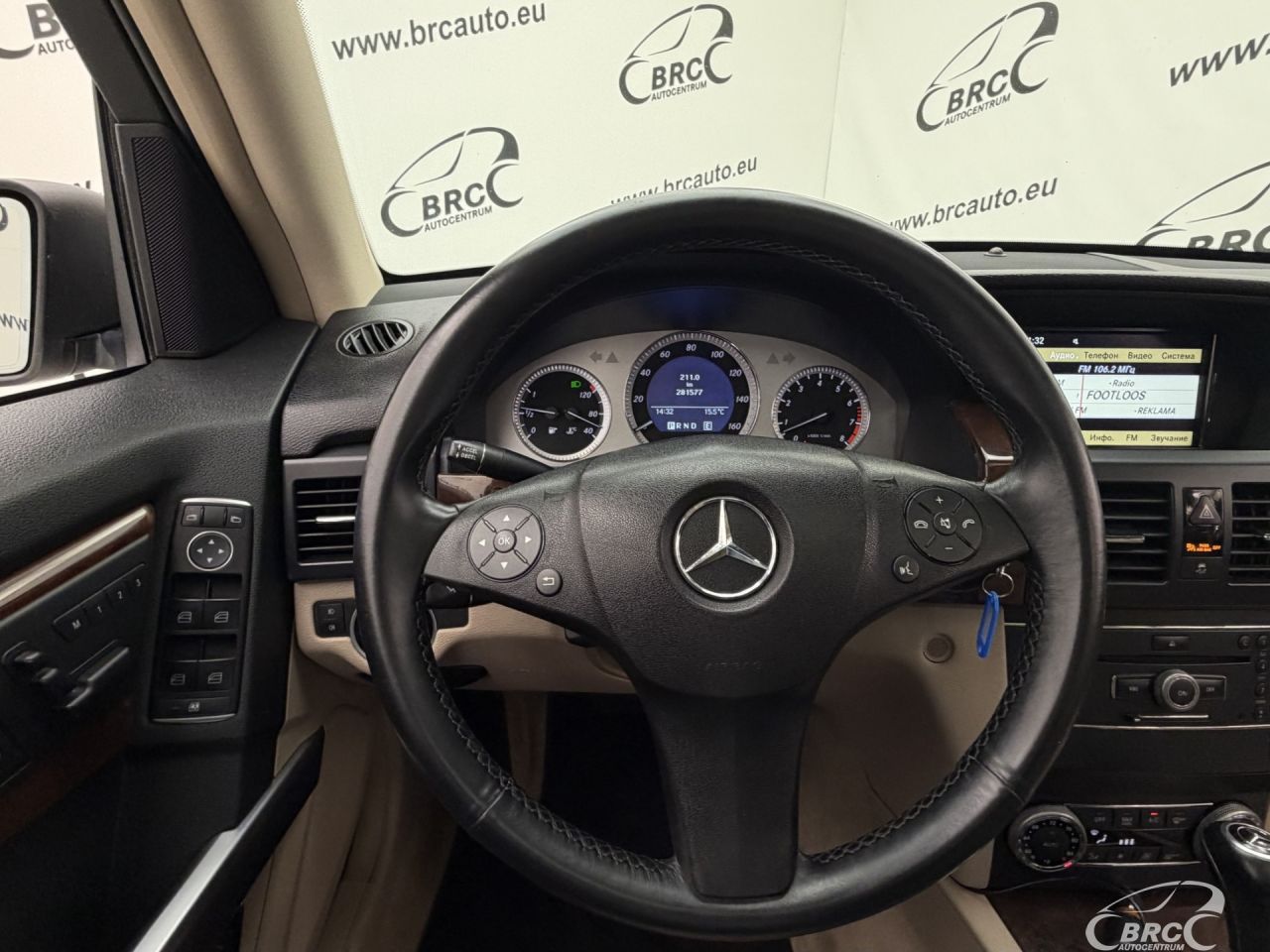Mercedes-Benz GLK350 | 27