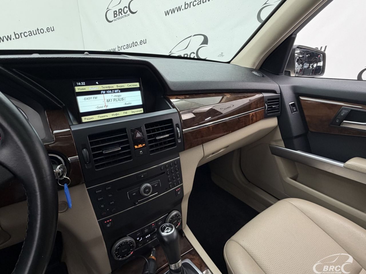 Mercedes-Benz GLK350 | 26