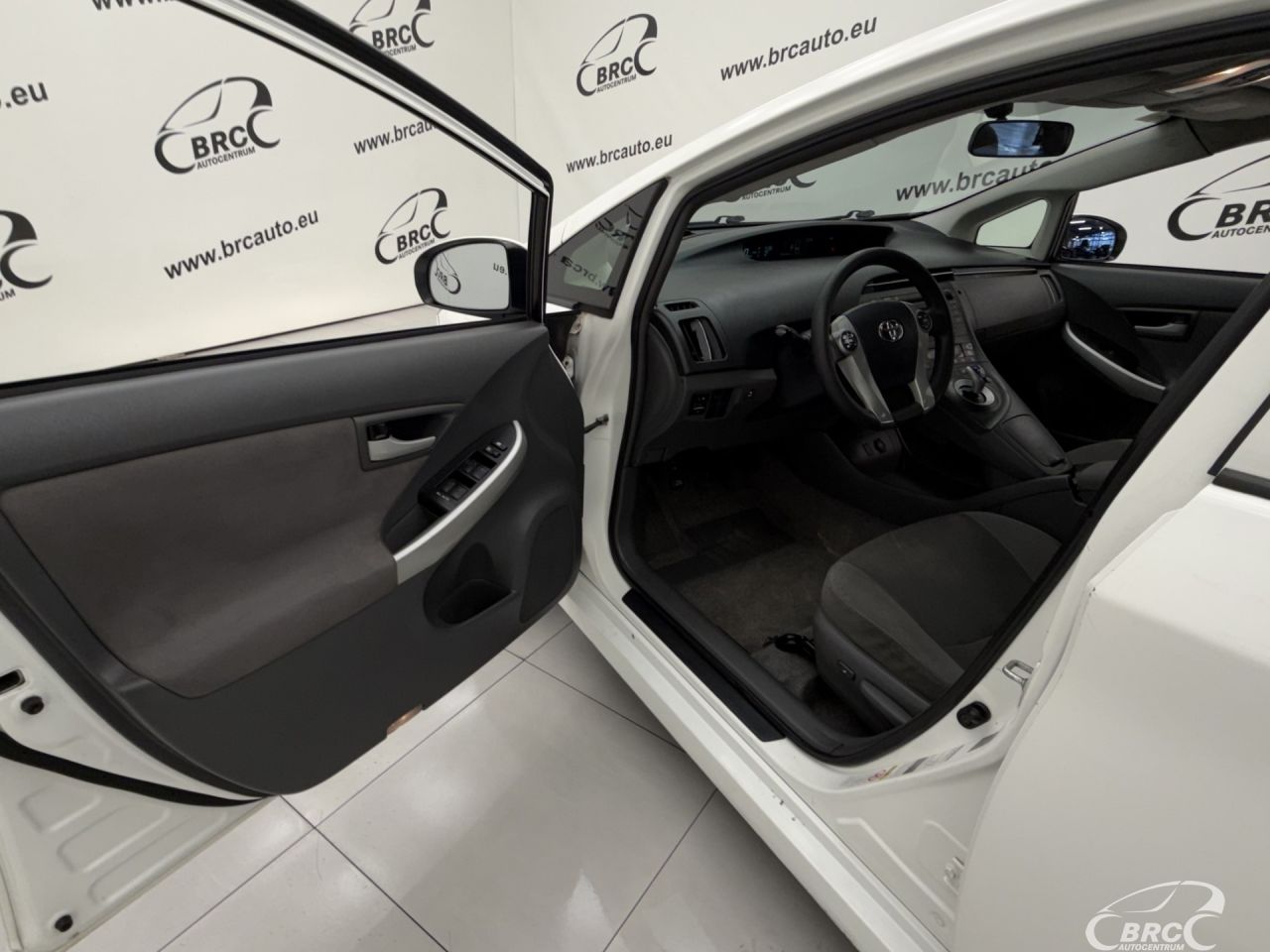Toyota Prius | 16