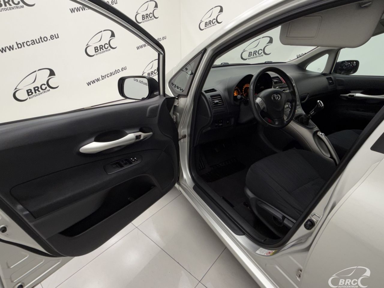 Toyota Auris | 16