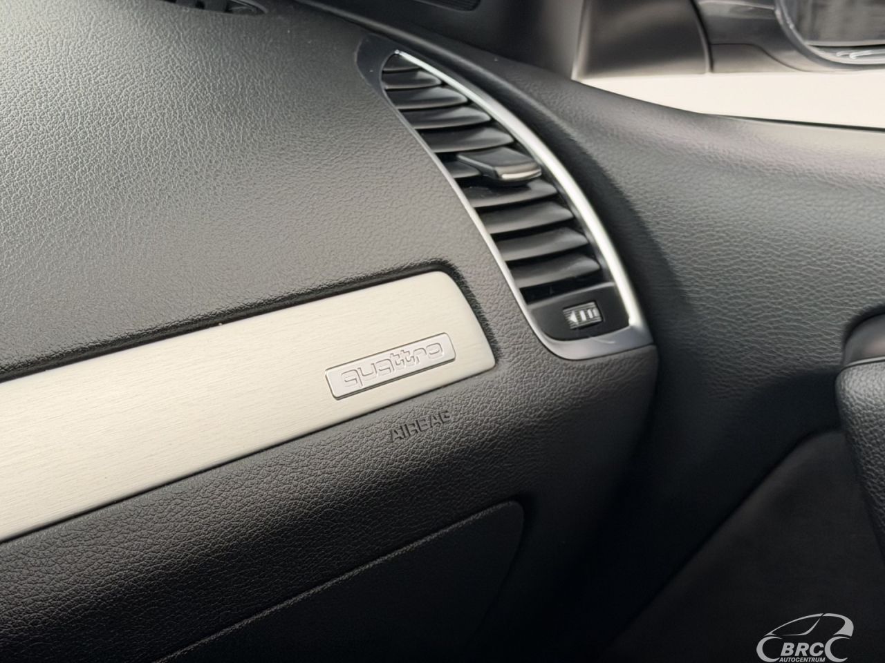 Audi Q7 | 30