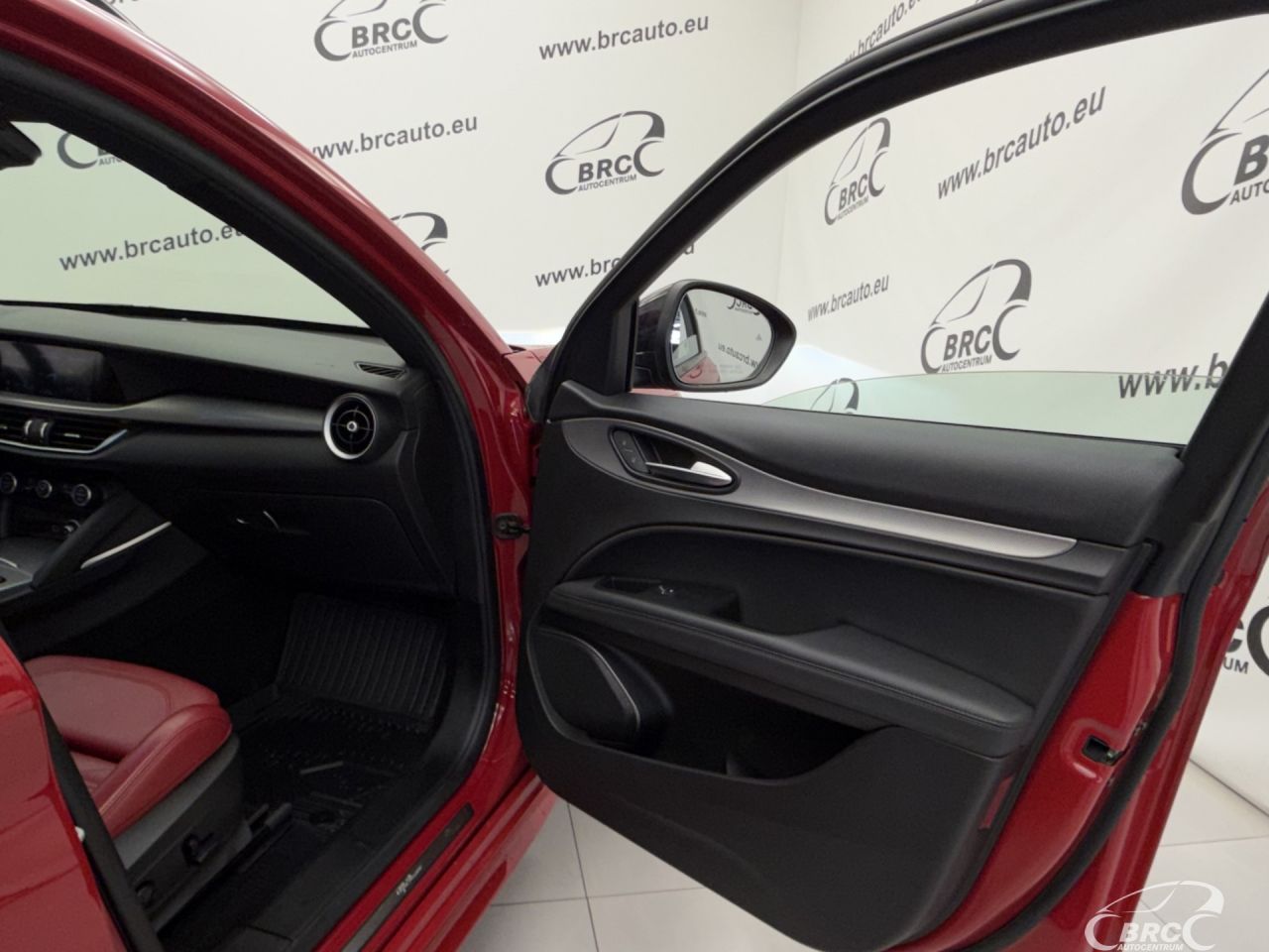 Alfa Romeo Stelvio | 8