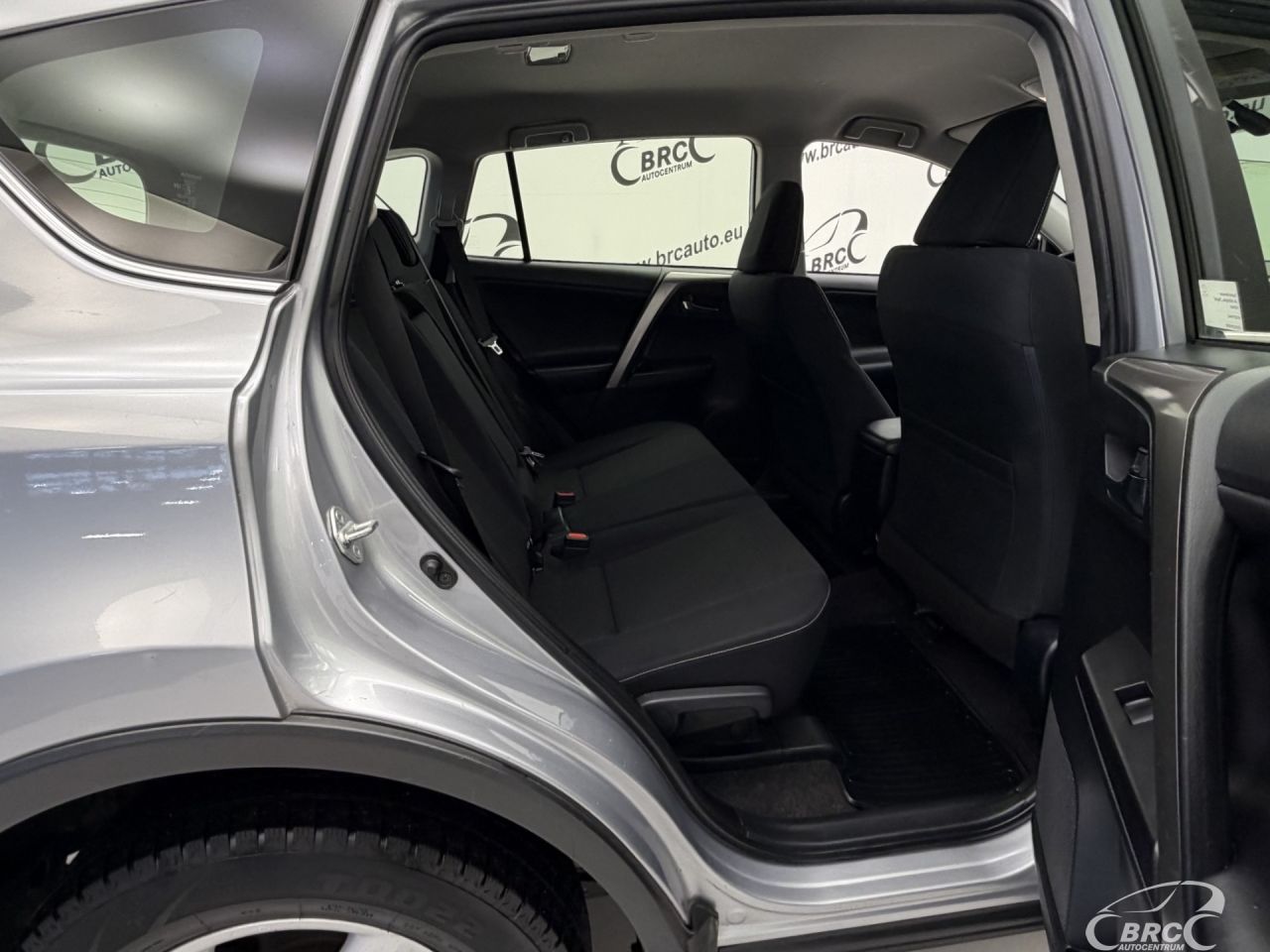 Toyota RAV4 | 8