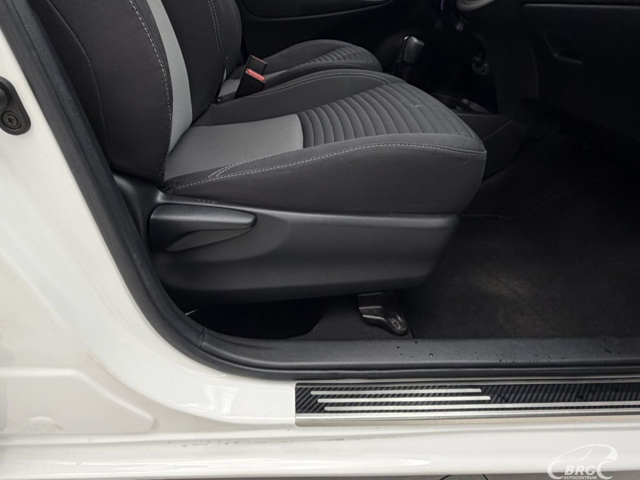 Toyota Yaris | 5