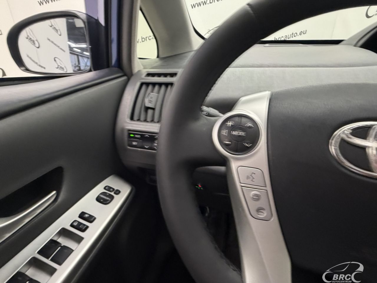 Toyota Prius+ | 28