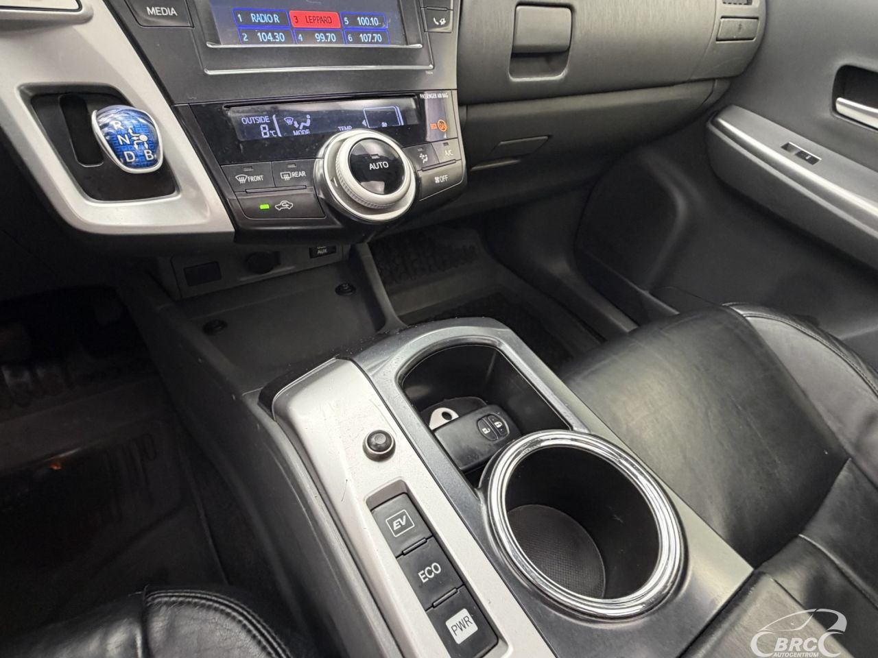 Toyota Prius+ | 24