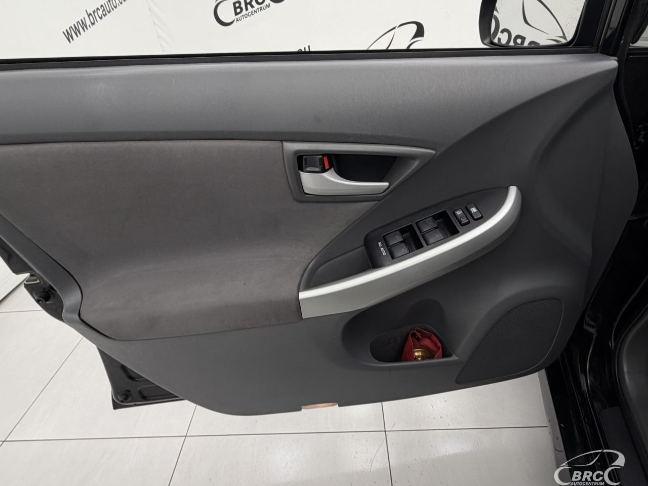 Toyota Prius | 18