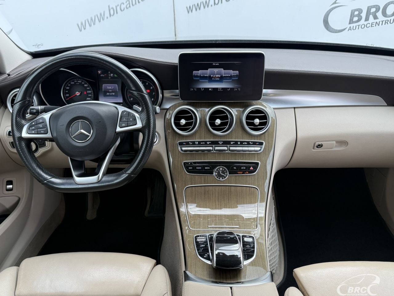 Mercedes-Benz C350 | 6