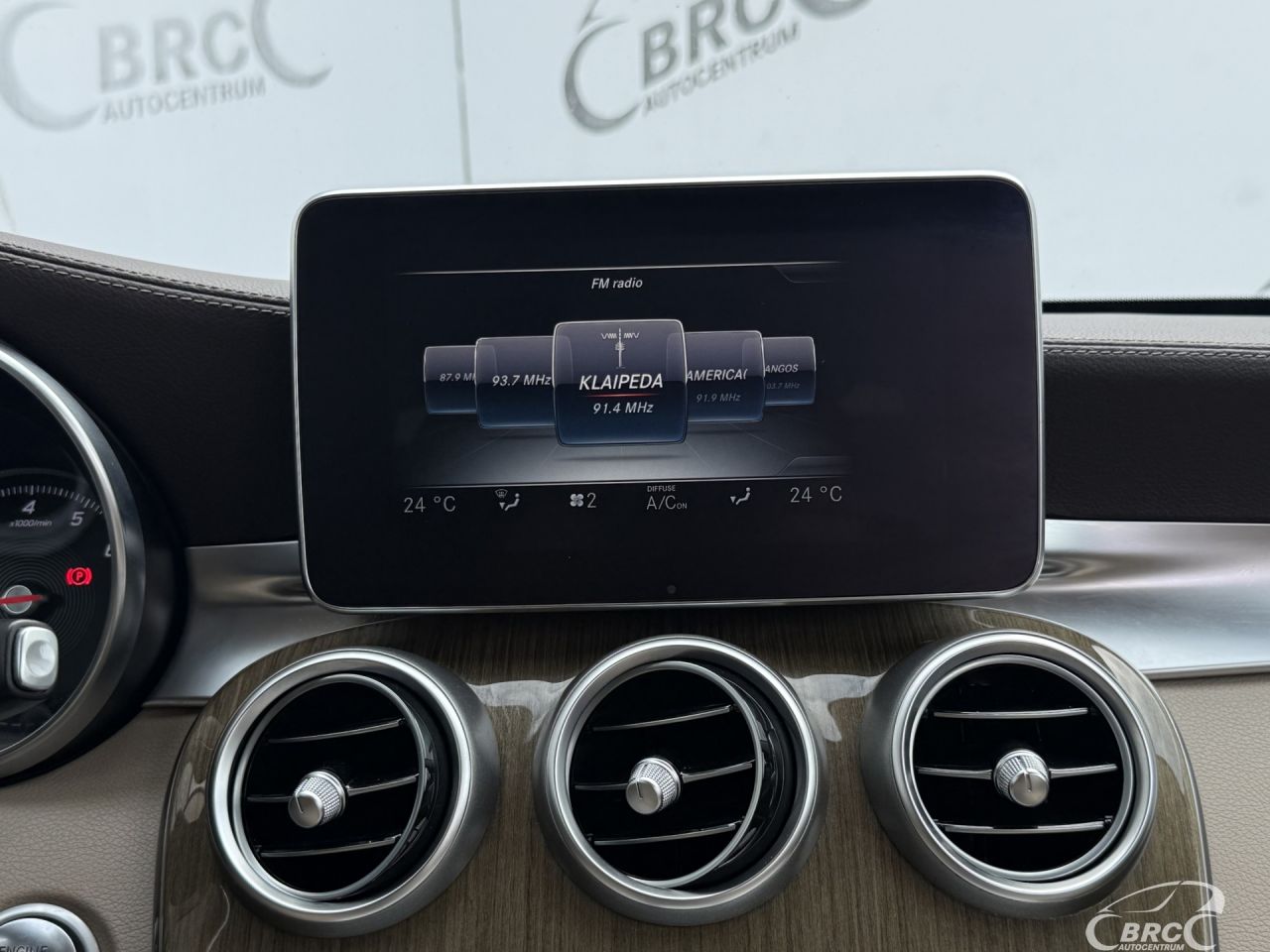 Mercedes-Benz C350 | 36