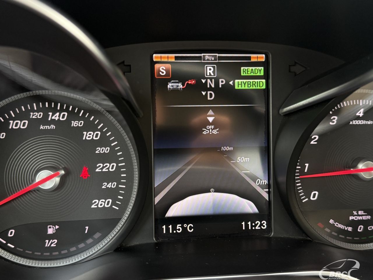 Mercedes-Benz C350 | 44