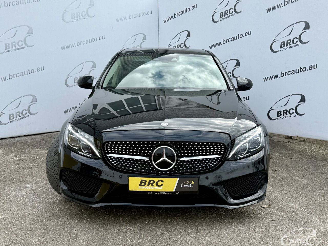 Mercedes-Benz C350 | 3
