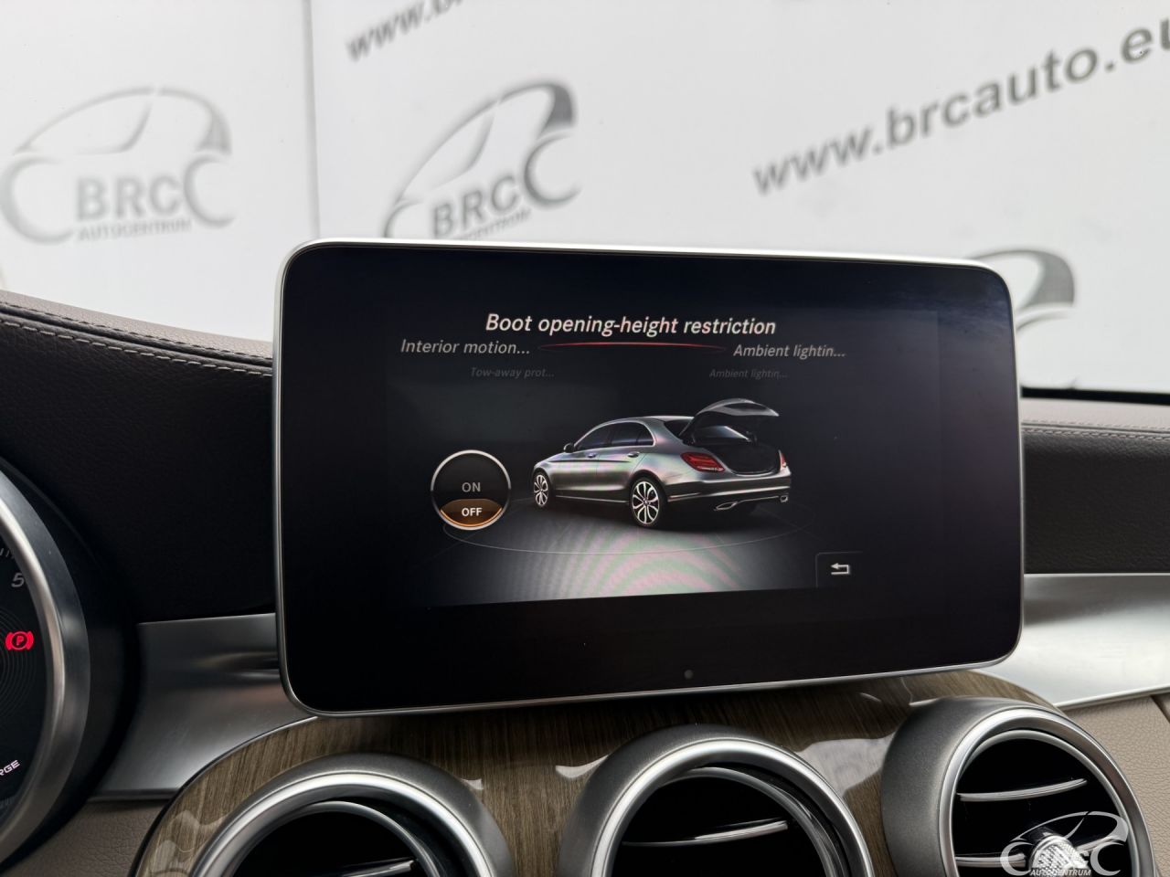 Mercedes-Benz C350 | 41