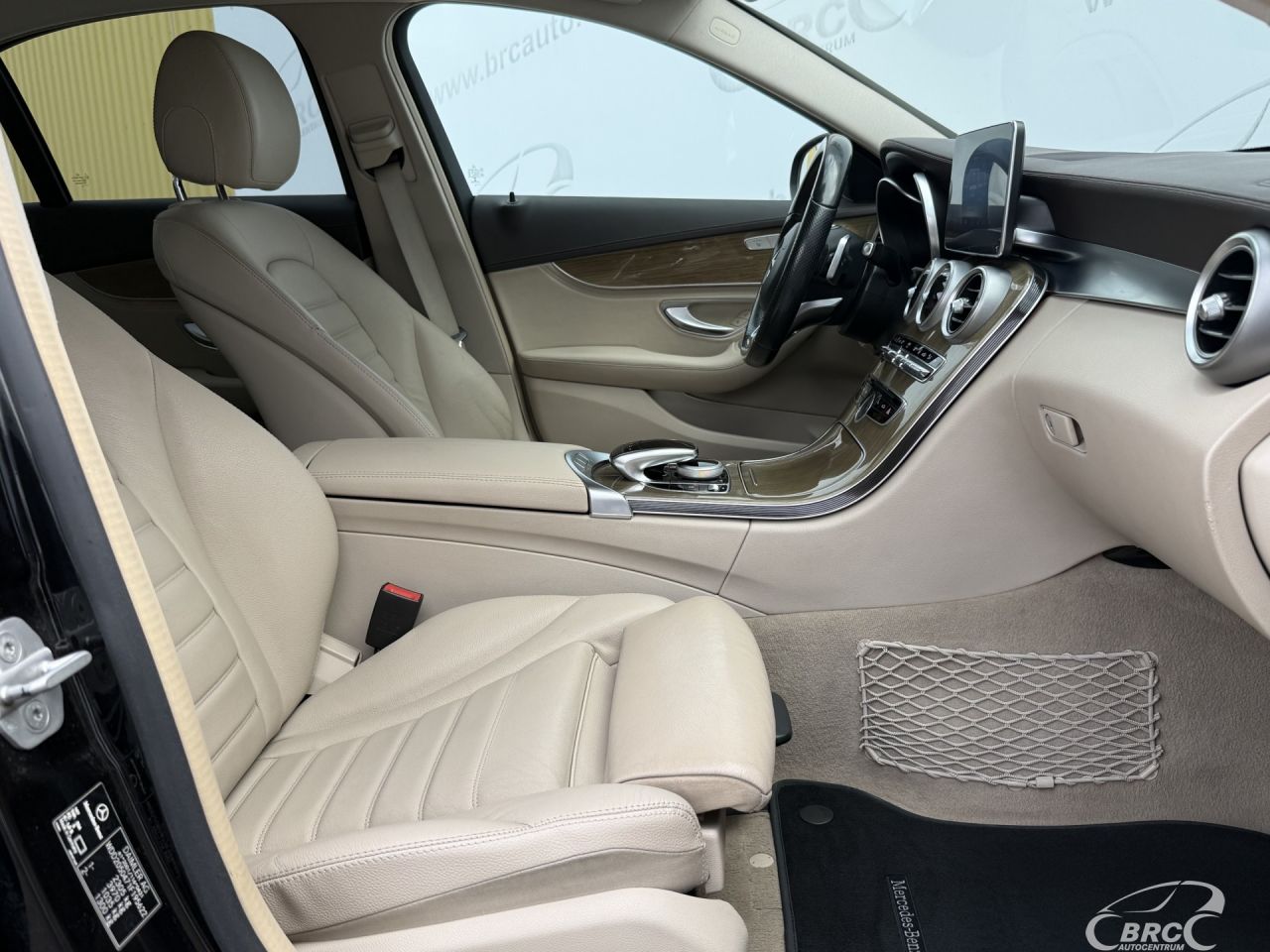 Mercedes-Benz C350 | 12