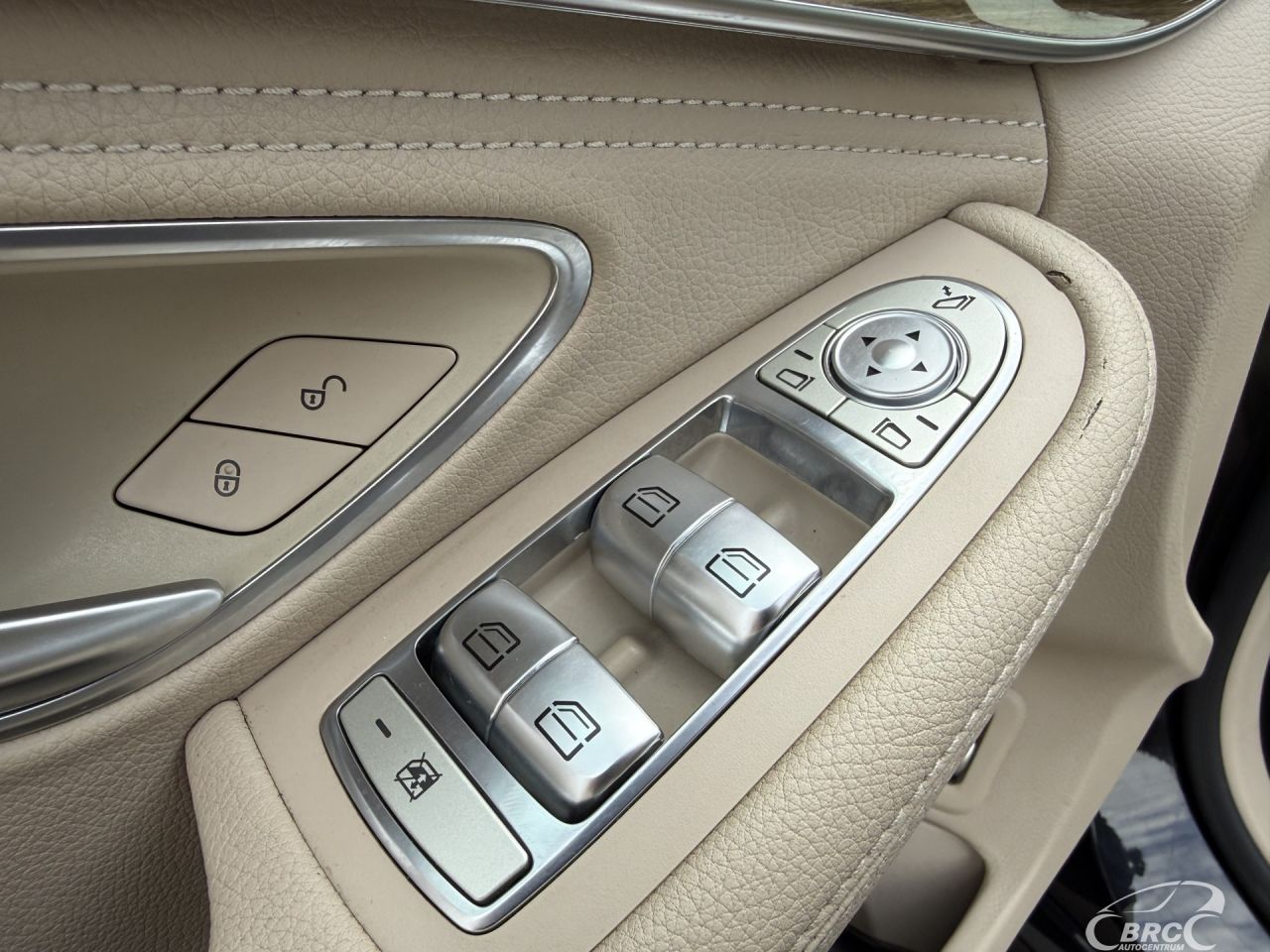 Mercedes-Benz C350 | 25