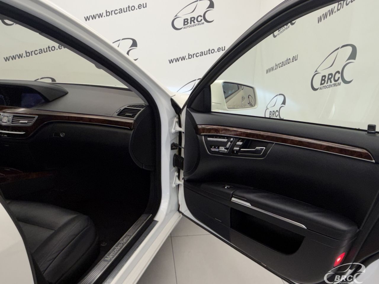 Mercedes-Benz S550 | 6