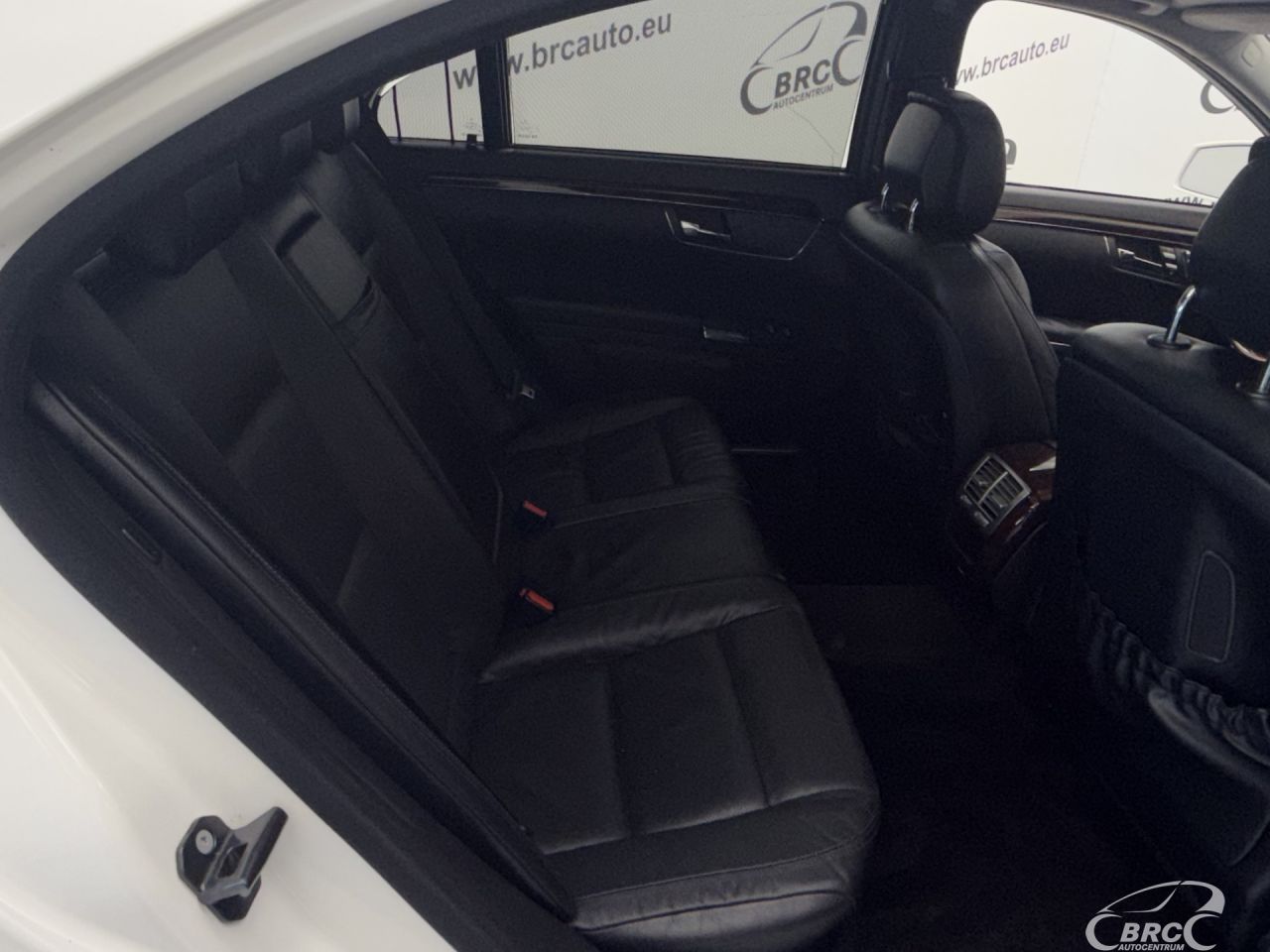 Mercedes-Benz S550 | 10