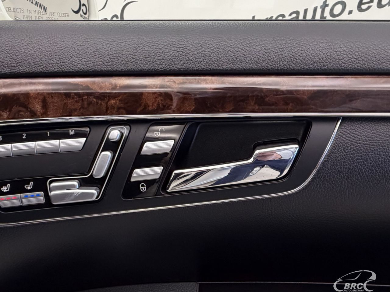 Mercedes-Benz S550 | 7