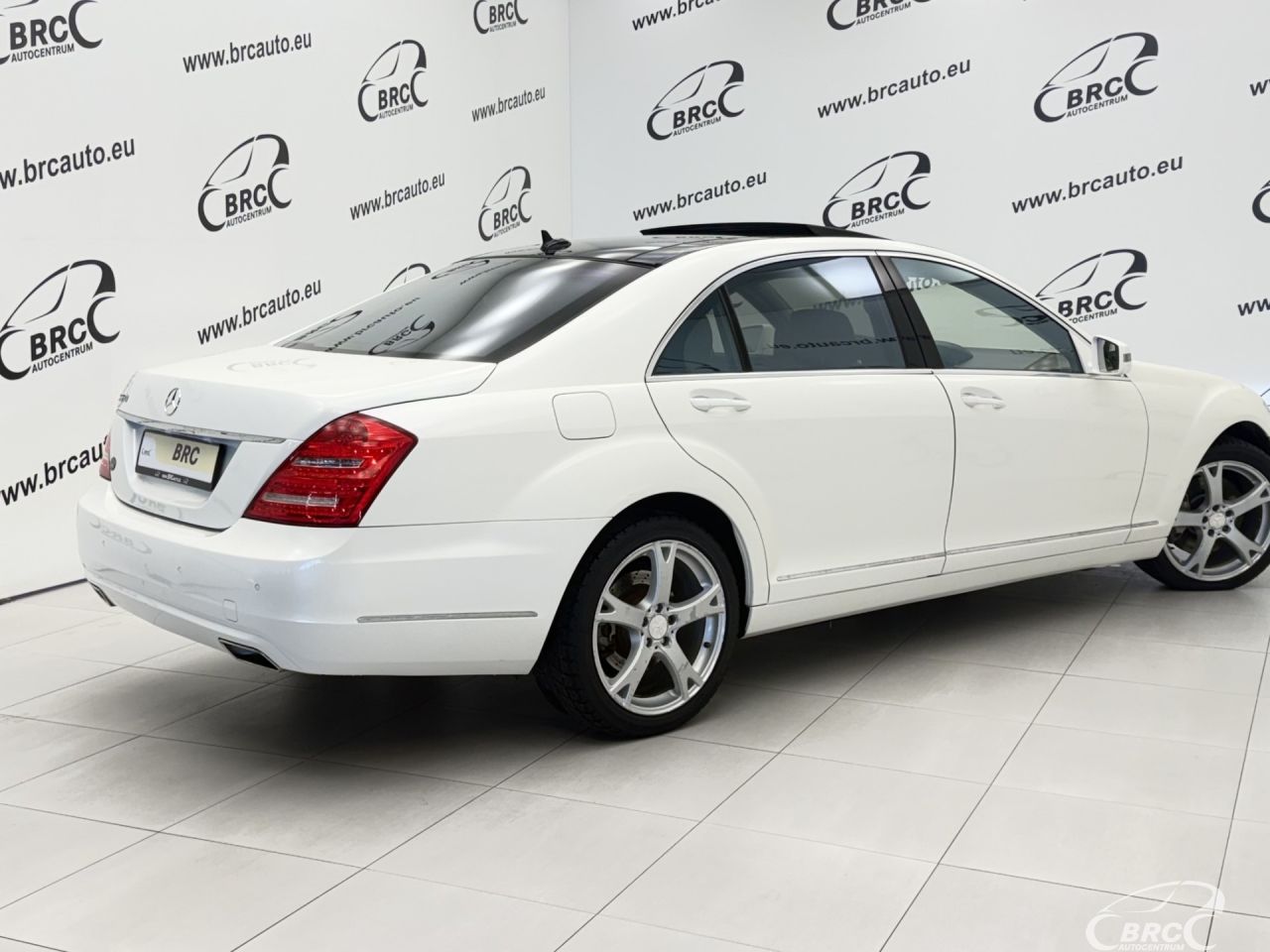 Mercedes-Benz S550 | 1