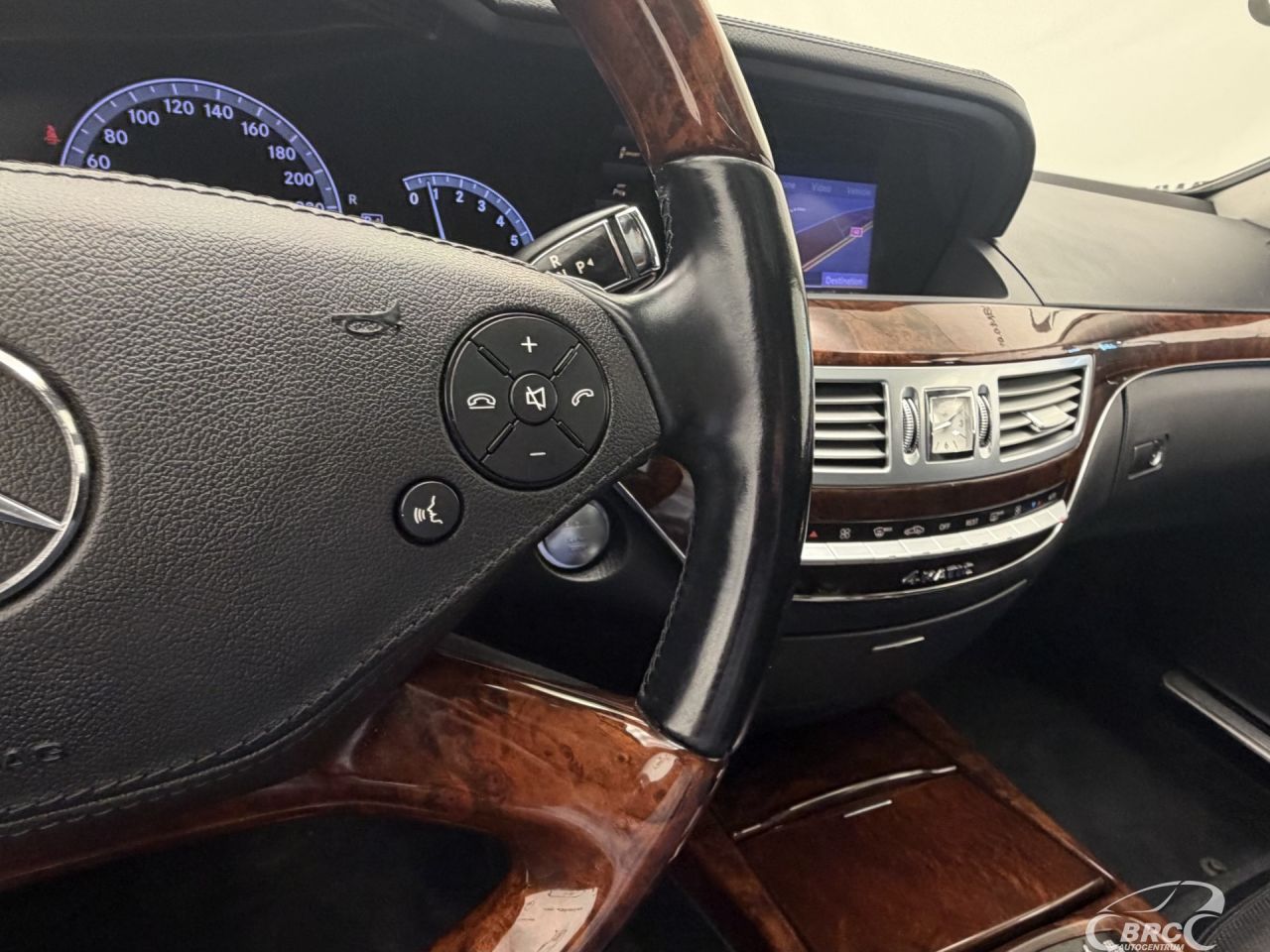 Mercedes-Benz S550 | 30