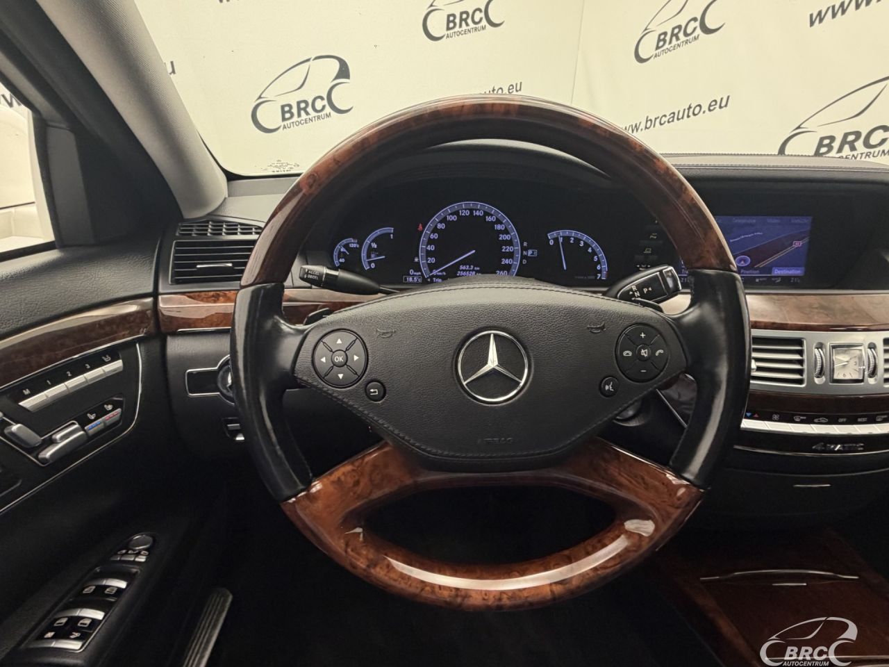 Mercedes-Benz S550 | 29