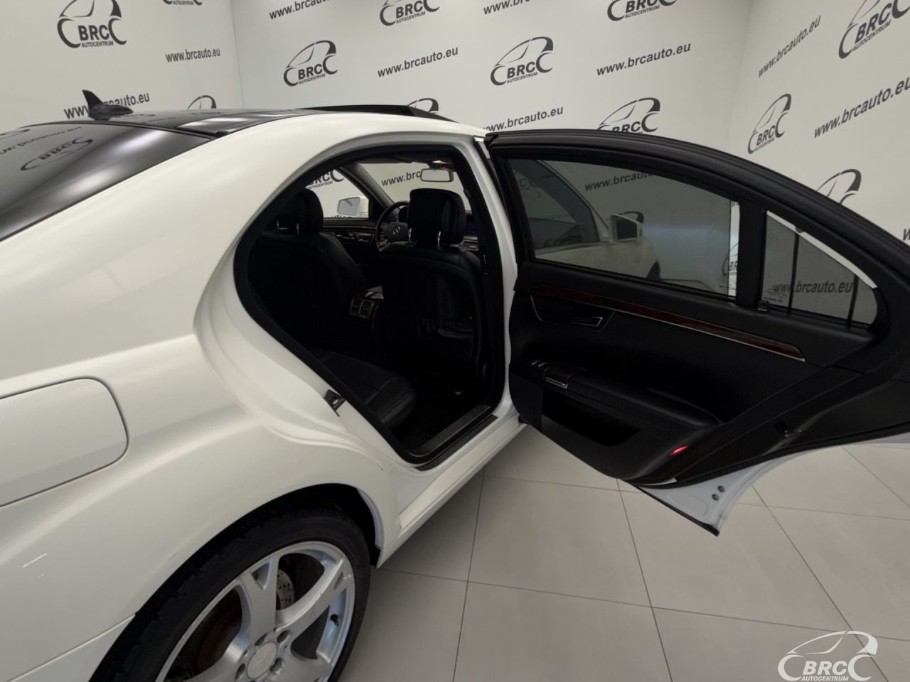 Mercedes-Benz S550 | 12