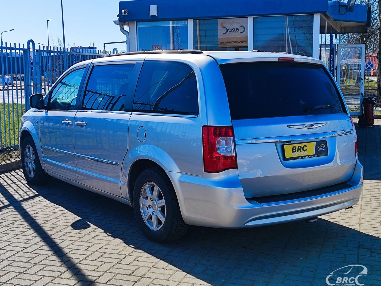 Chrysler Town & Country | 30