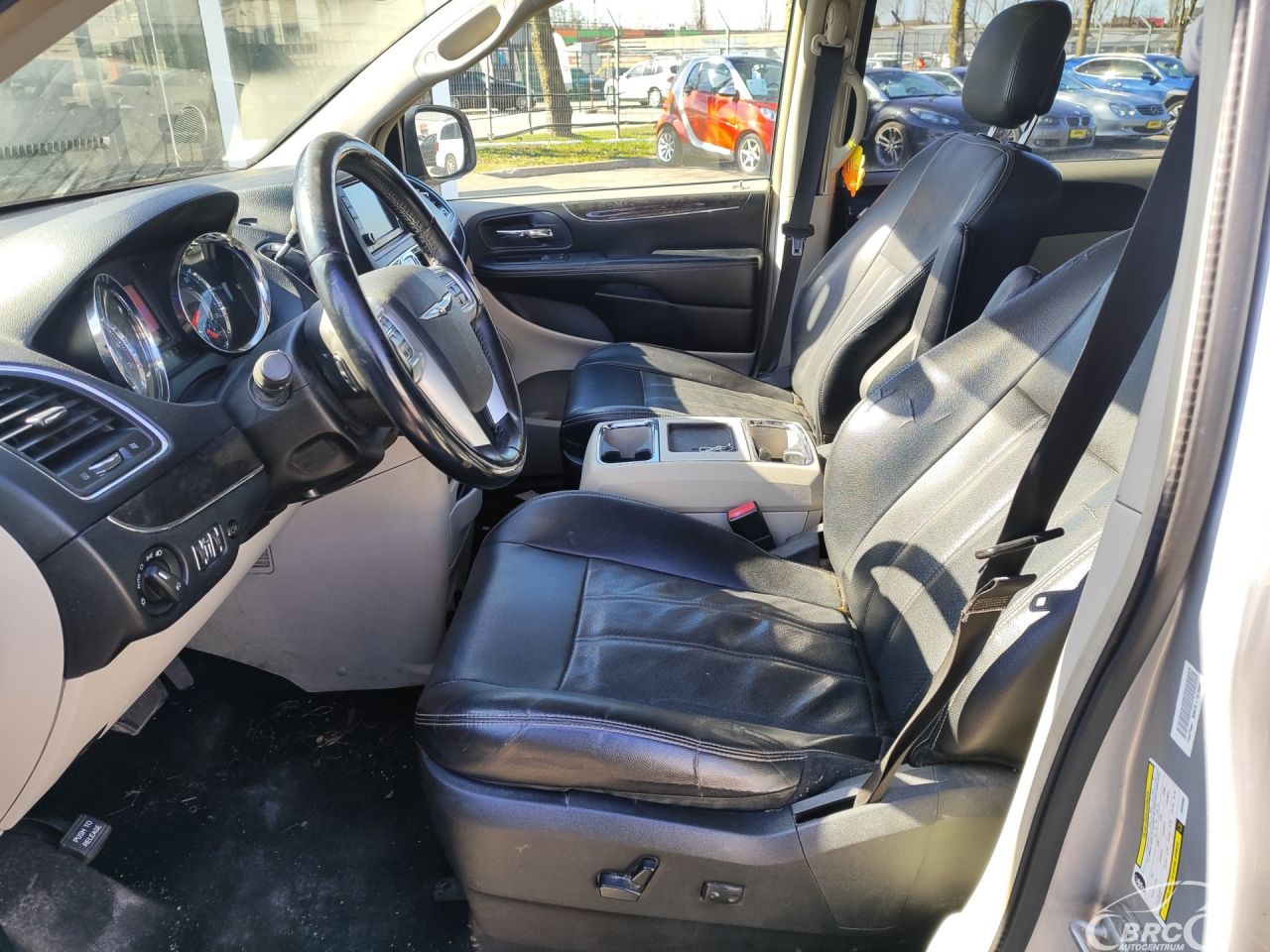 Chrysler Town & Country | 16