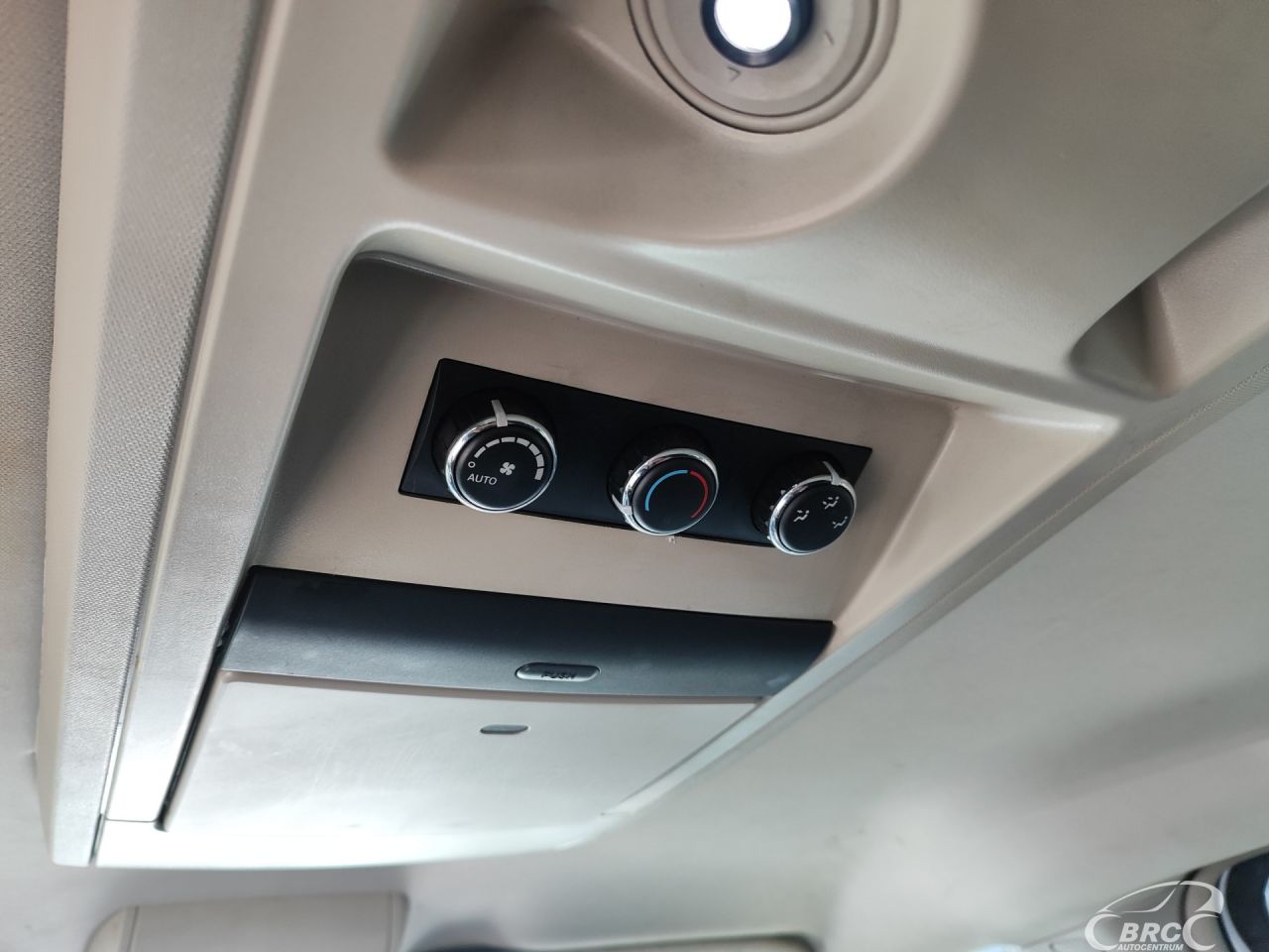 Chrysler Town & Country | 13