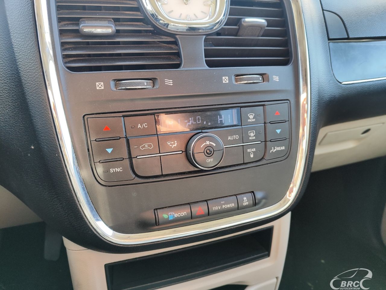 Chrysler Town & Country | 23