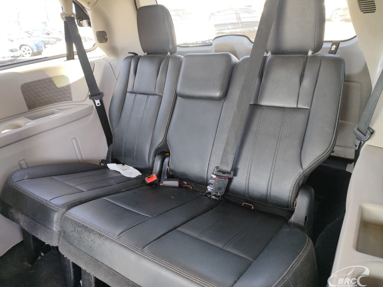 Chrysler Town & Country | 12