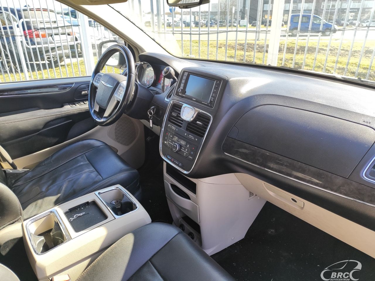 Chrysler Town & Country | 6