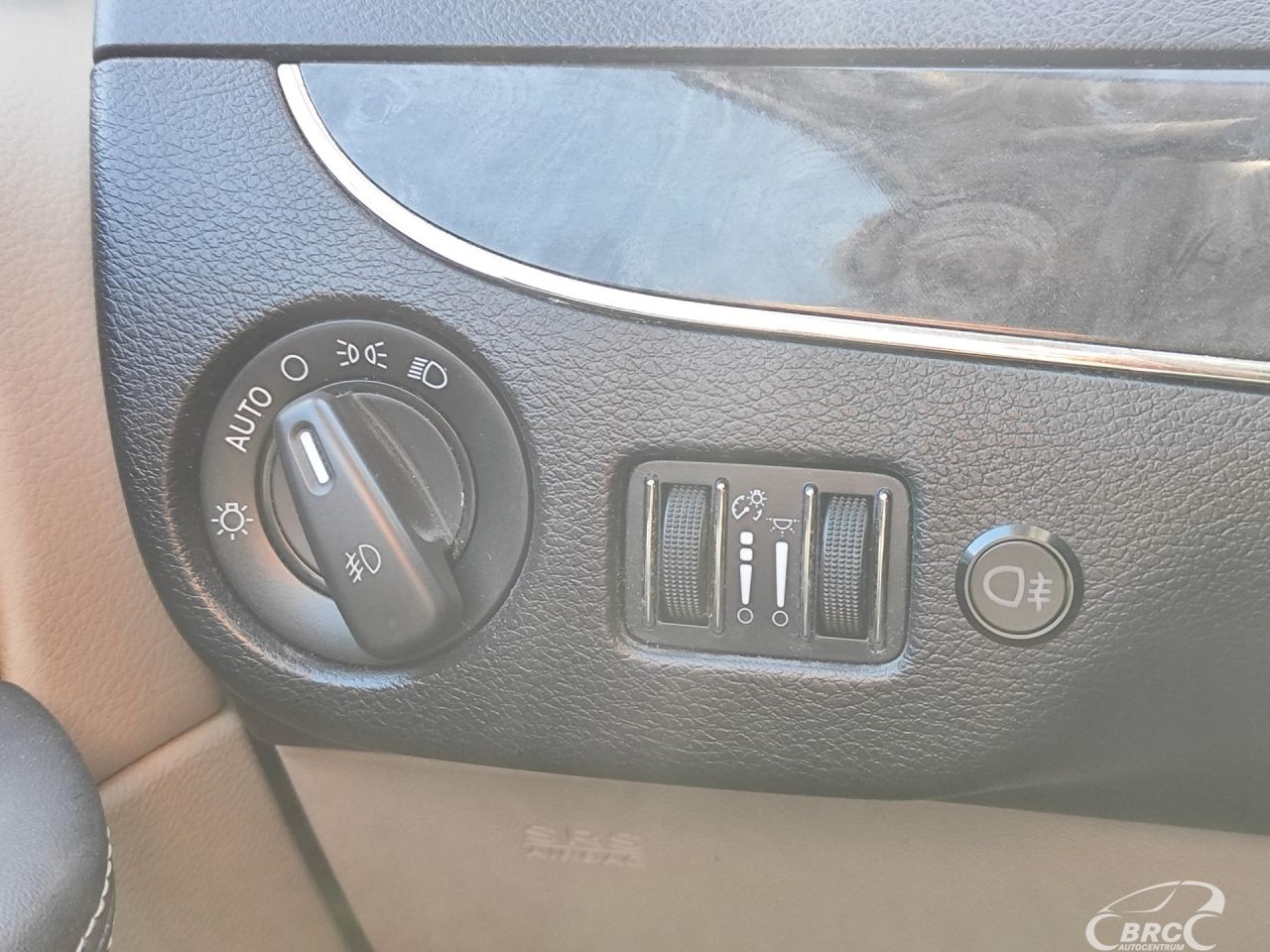 Chrysler Town & Country | 18