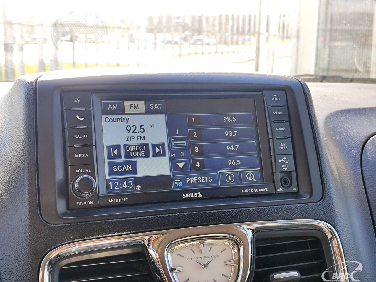 Chrysler Town & Country | 24