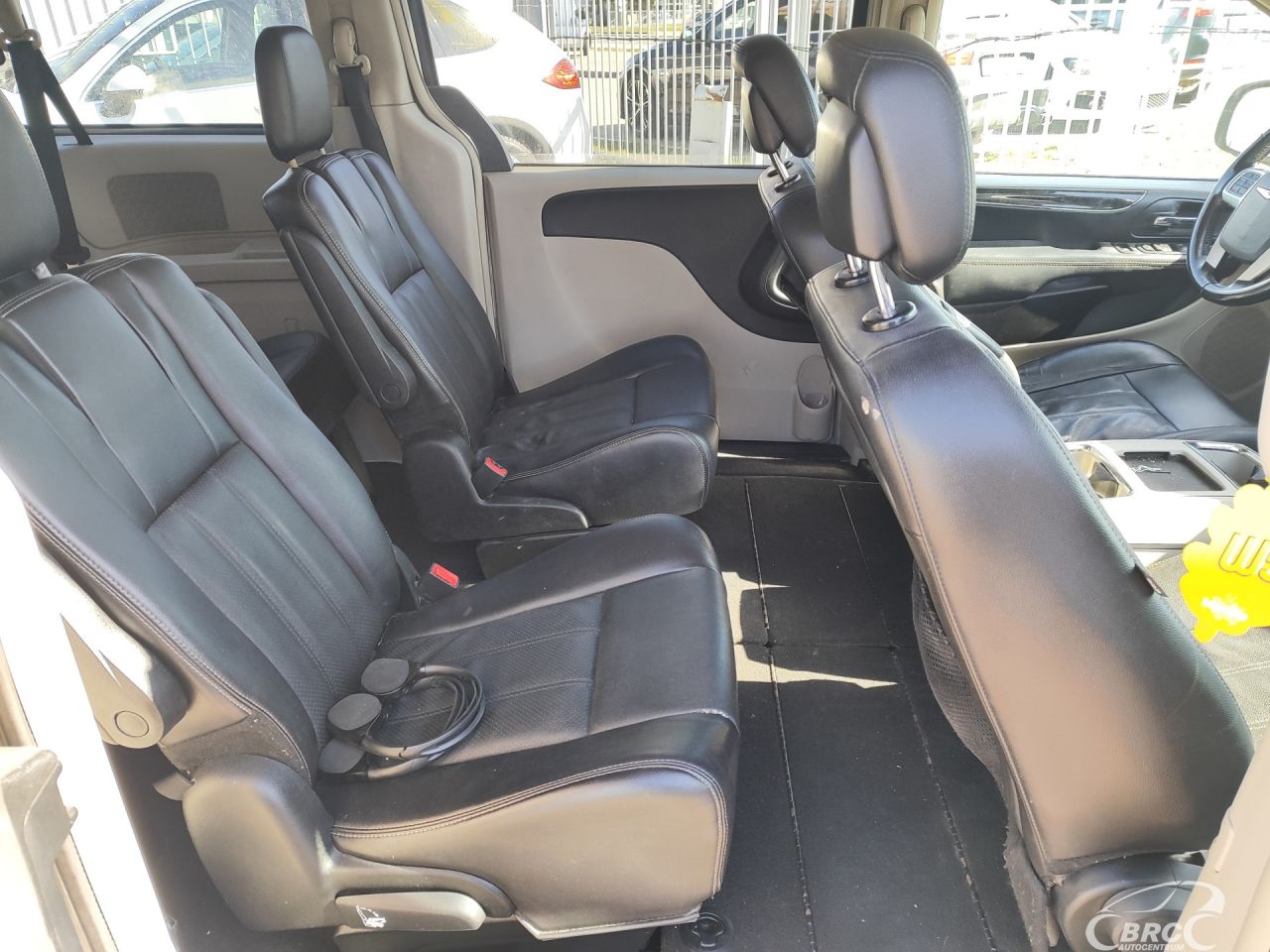 Chrysler Town & Country | 7
