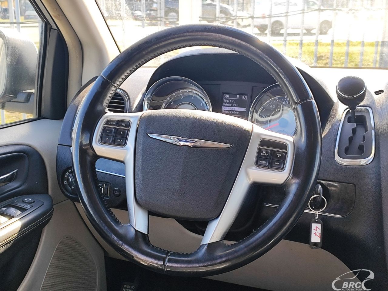 Chrysler Town & Country | 4