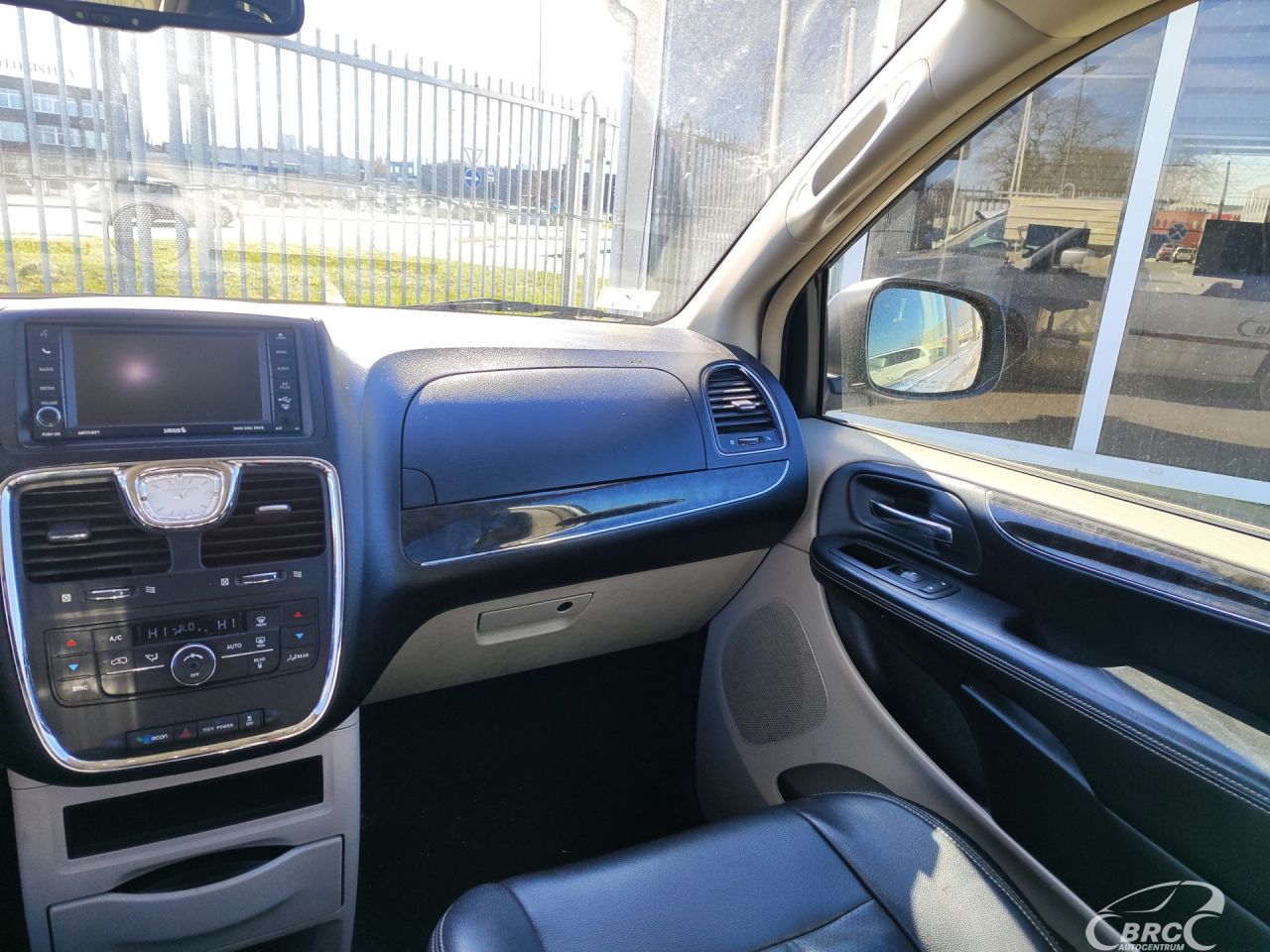 Chrysler Town & Country | 3
