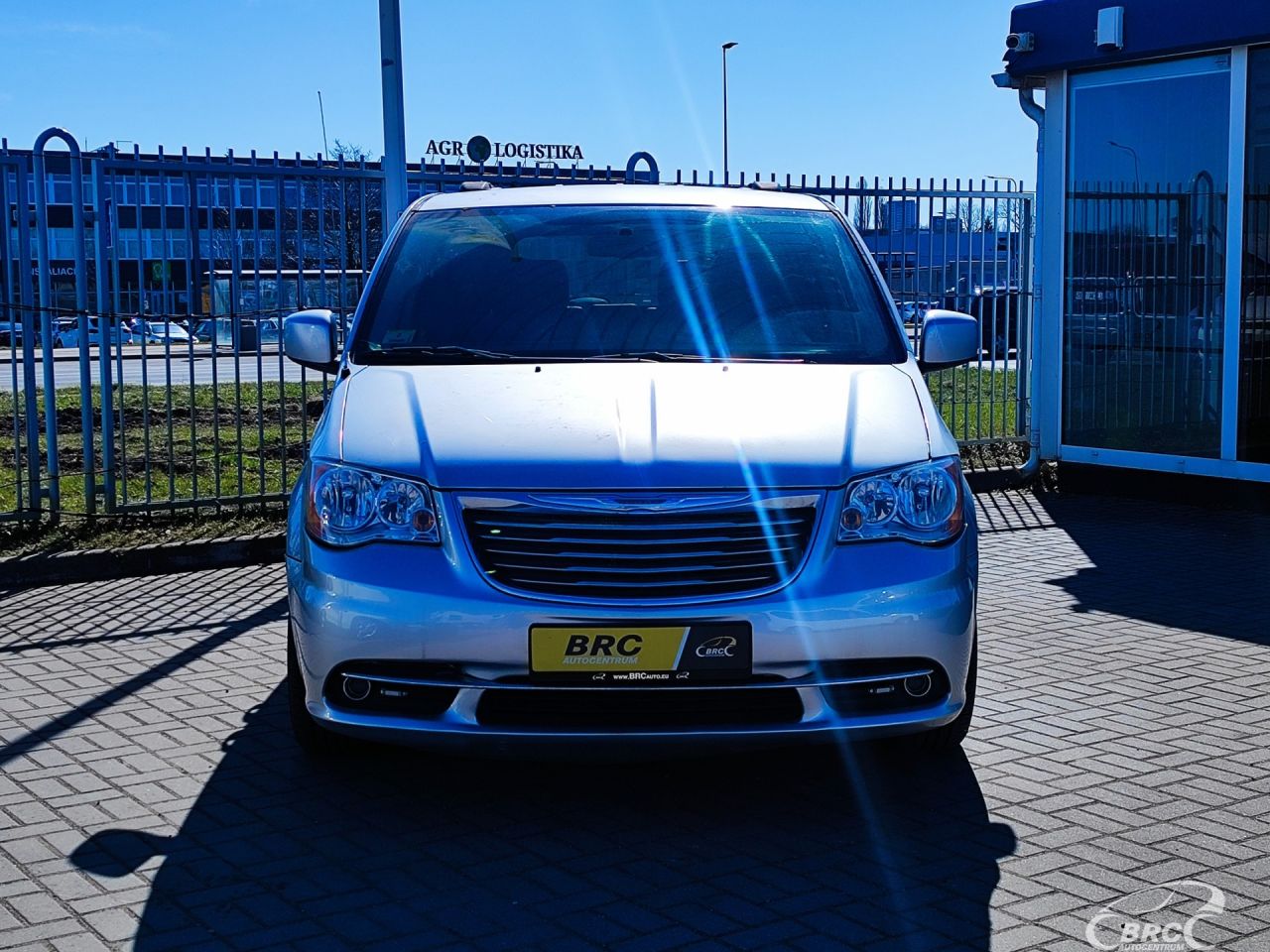 Chrysler Town & Country | 28