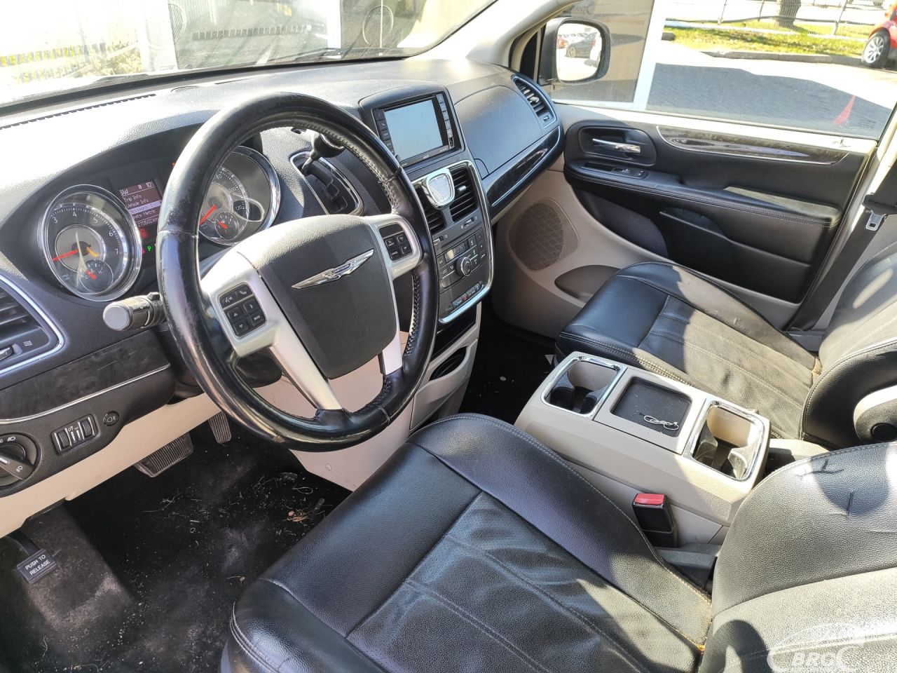 Chrysler Town & Country | 17