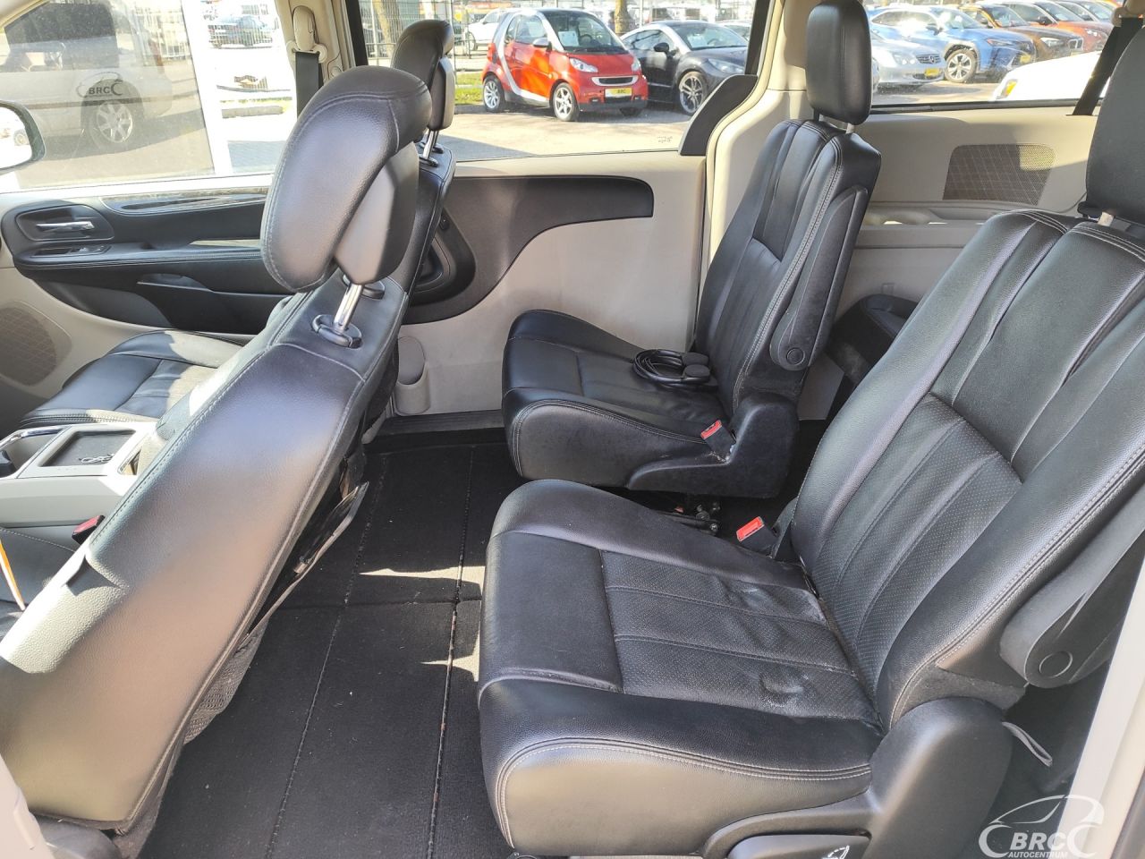 Chrysler Town & Country | 11