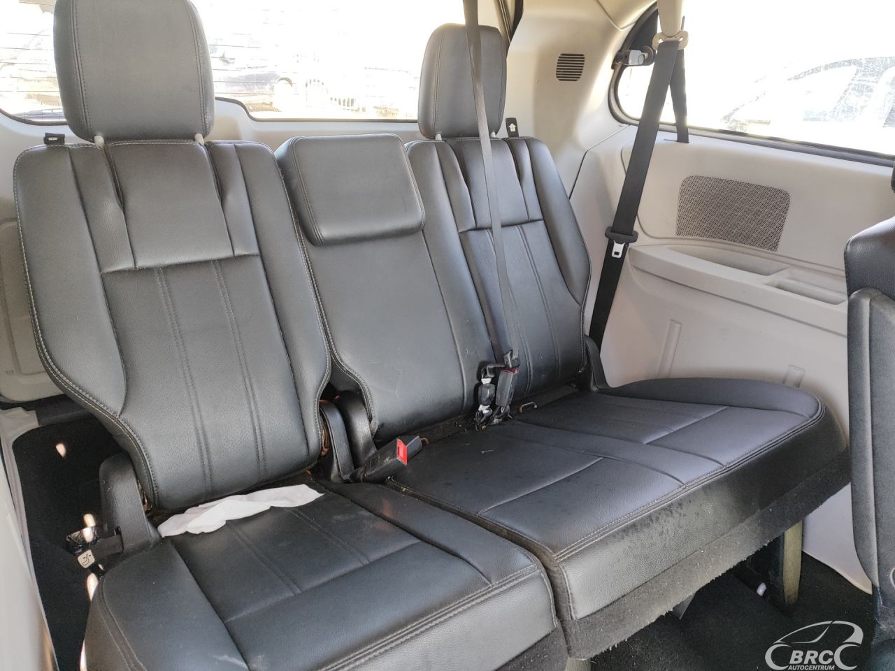 Chrysler Town & Country | 9