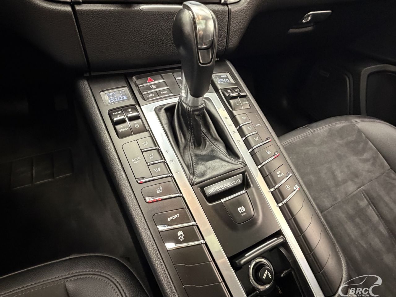 Porsche Macan | 26