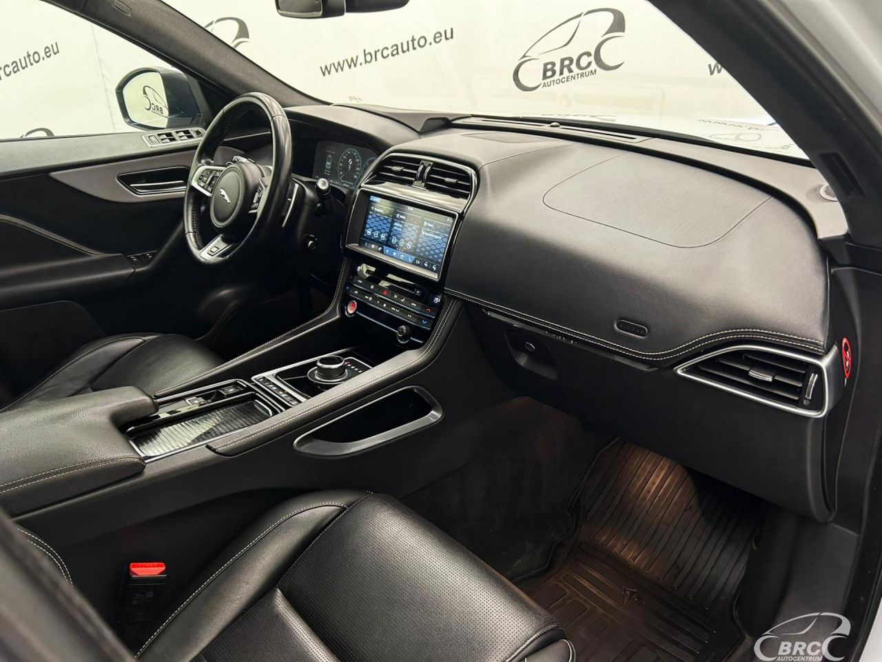 Jaguar F-Pace | 24