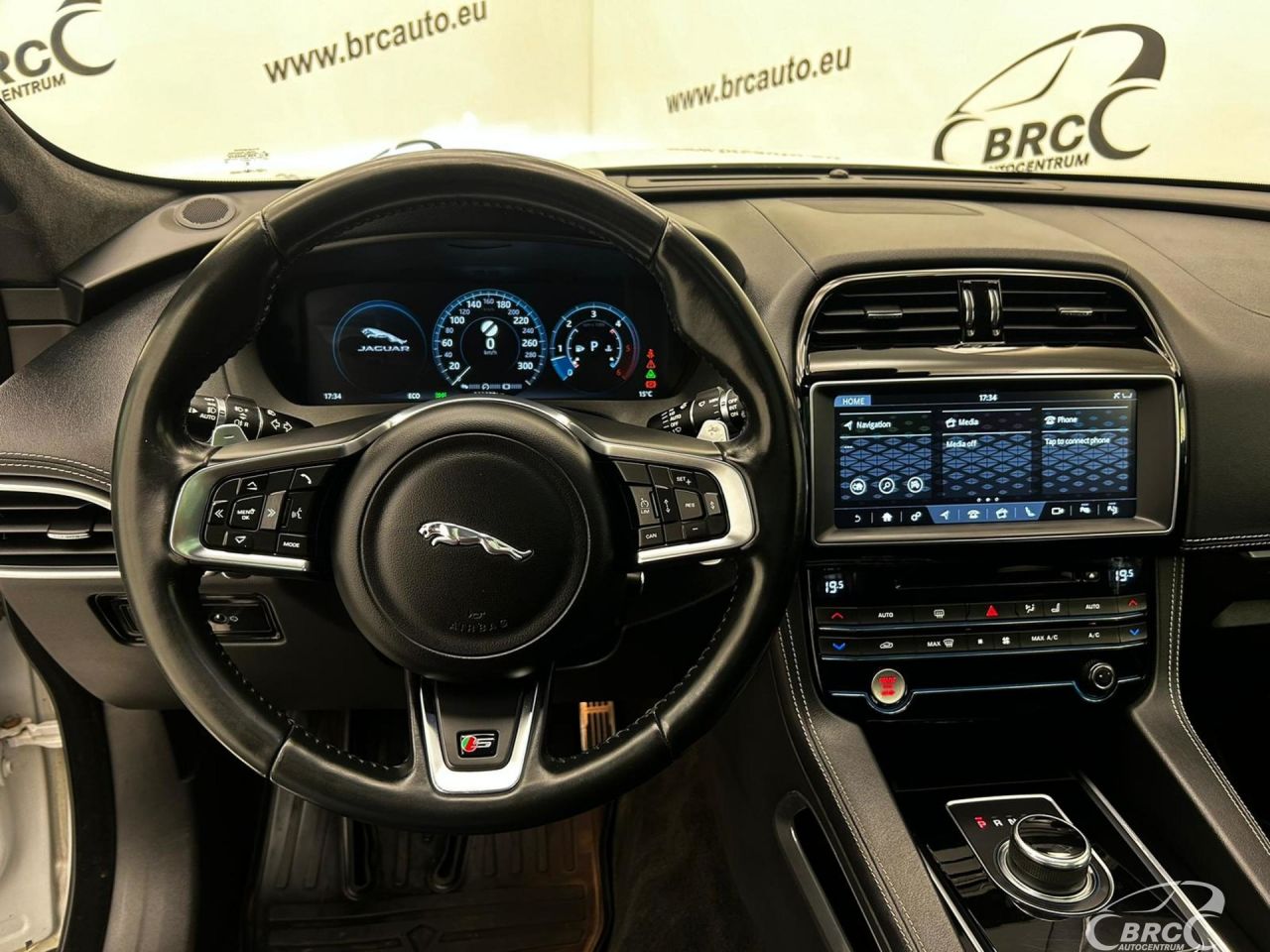 Jaguar F-Pace | 12
