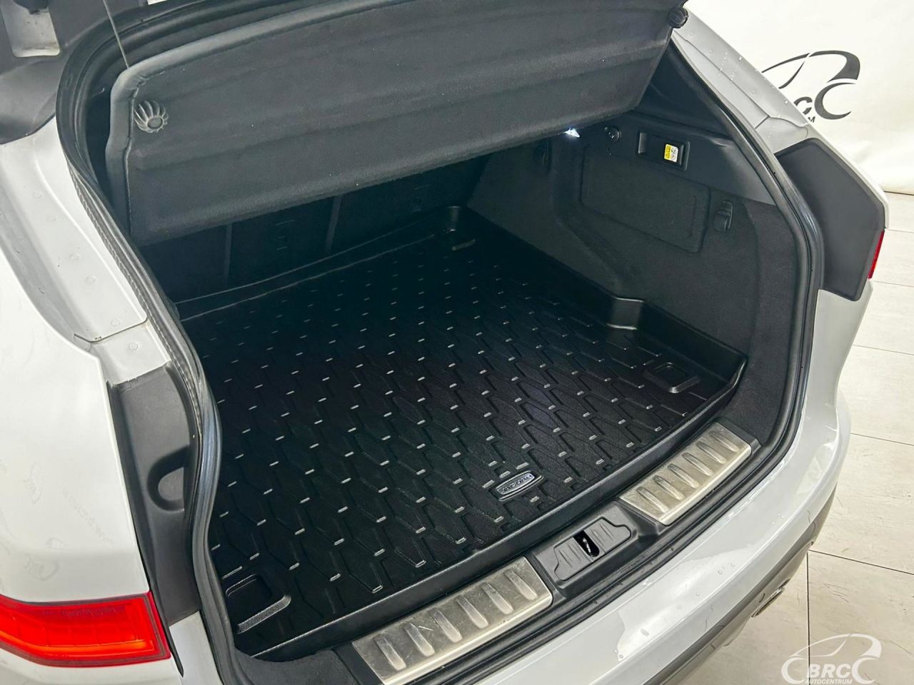 Jaguar F-Pace | 28