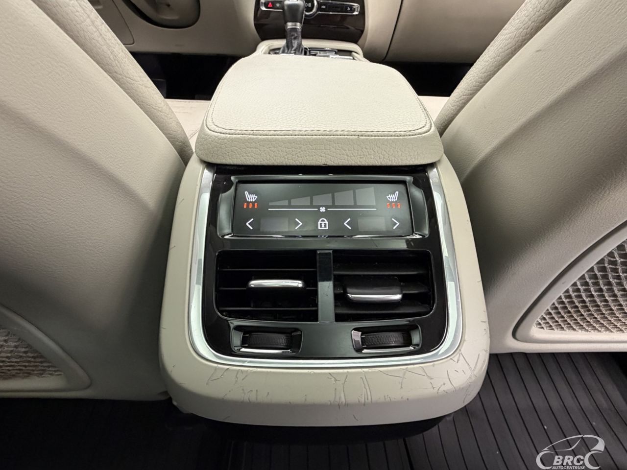 Volvo XC90 | 14