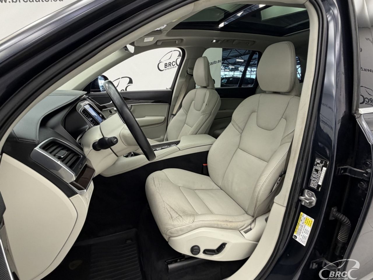 Volvo XC90 | 23